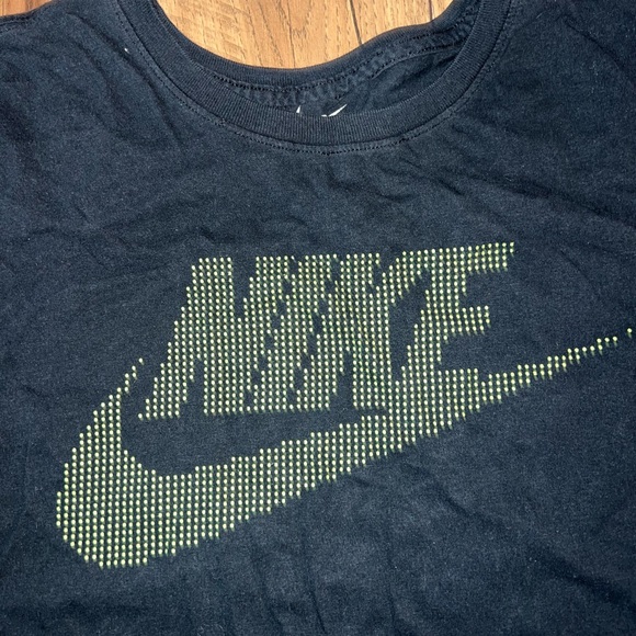 nike tee - Picture 2 of 4